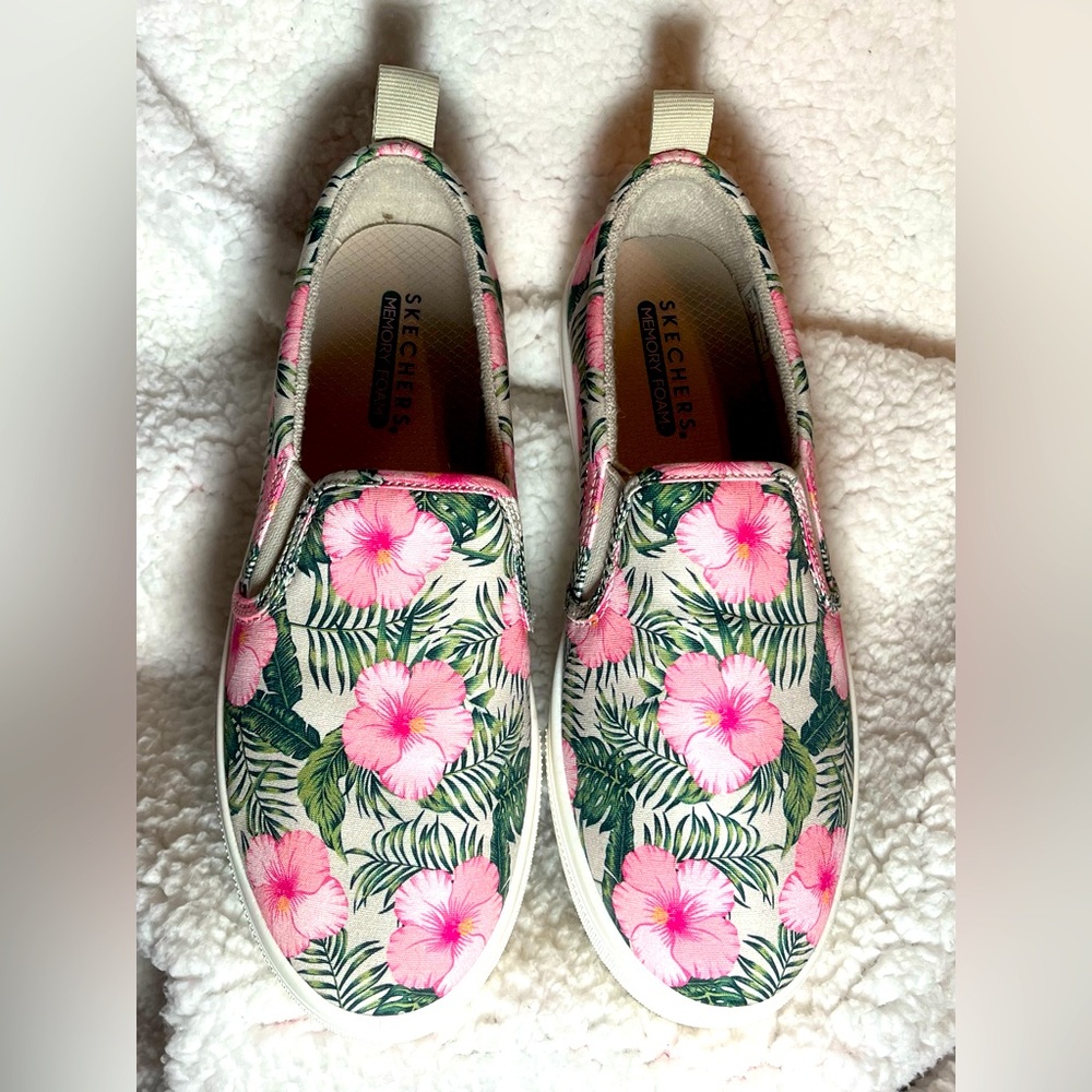 NWOT-Skechers Street Poppy- Tropic'Gal Floral Sneakers - Picture 2 of 8